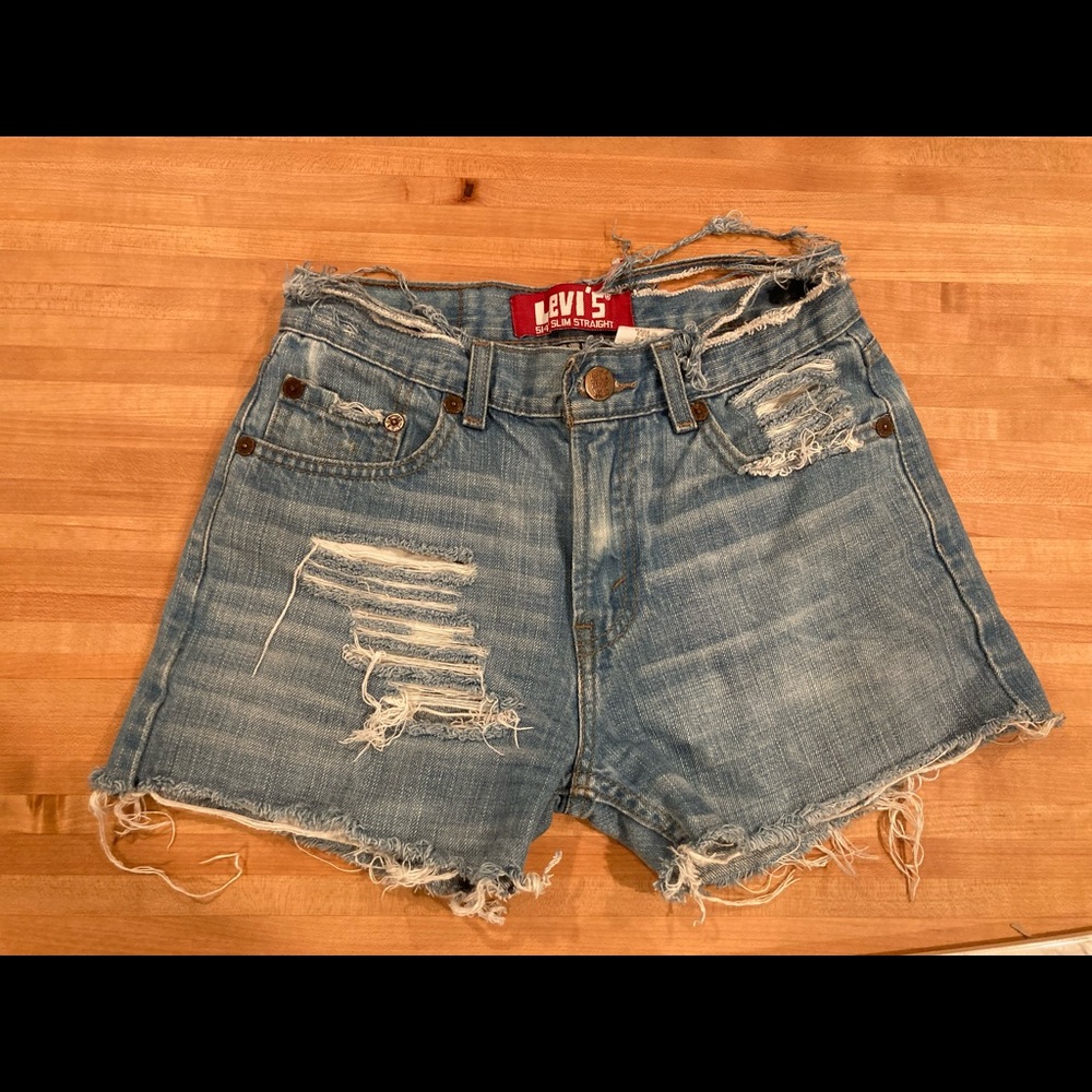 Levi’s 514 Slim Straight, distressed ripped